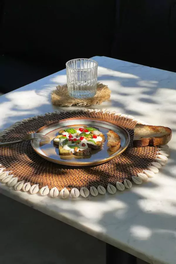 set de table chic, dessous assiette, coquillage de colonial naturel brun
