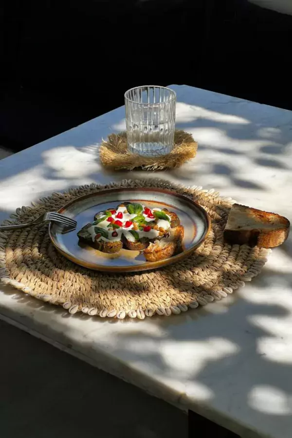 set de table coquillage raphia naturel, décoration table nature éthique et bohème par lldeco.fr
