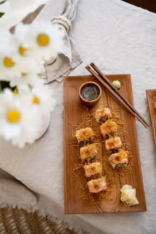 assiette à sushi racine de teck l, vaisselle durable écologique lldeco.fr