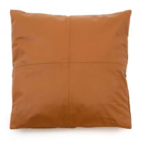 coussin carre cuir camel oranger by lldeco