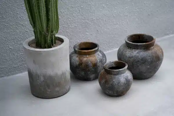 vases gris antique effet béton llcrea
