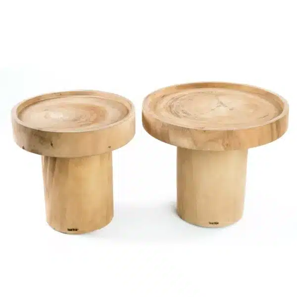 deux modèles de tables d'appoint en bois de Suar par lldeco