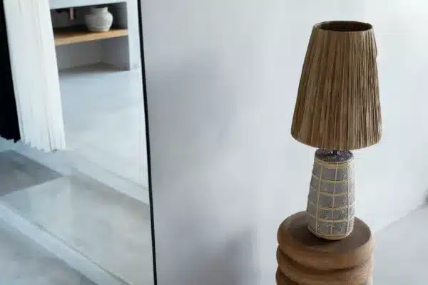 lampe de chevet béton brut et fibre naturelle lldeco