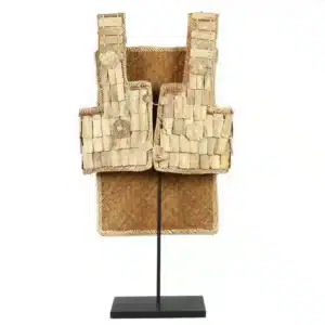 Œuvre d'Art en Os de Buffle - Le Guerrier Debout, une pièce maîtresse exceptionnelle pour sublimer votre armoire, cheminée, table, ou tout autre endroit nécessitant une pièce unique pour briller. Laissez le Guerrier Debout vous conquérir.