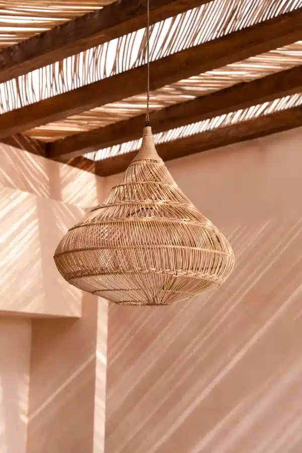 Grande suspension en Rotin, l'artisanat de Bali pour un éclairage bohème chaleureux chez lldeco