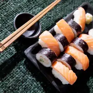 l'assiette à sushi brûlée noir m