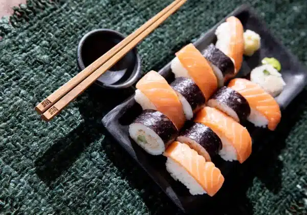 l'assiette à sushi brûlée noir m