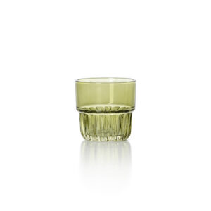 Verre à facettes vert