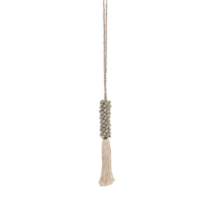 Suspension coquillages et pompons en coton – Gris