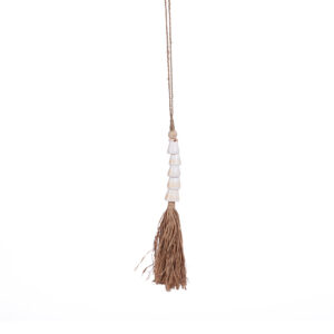 Pompon coquillage et herbe naturelle